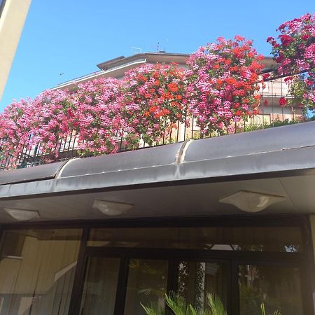 Hotel Aggravi Chianciano Terme Bagian luar foto
