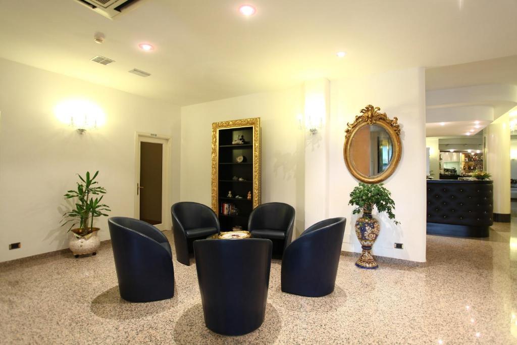 Hotel Aggravi Chianciano Terme Bagian luar foto