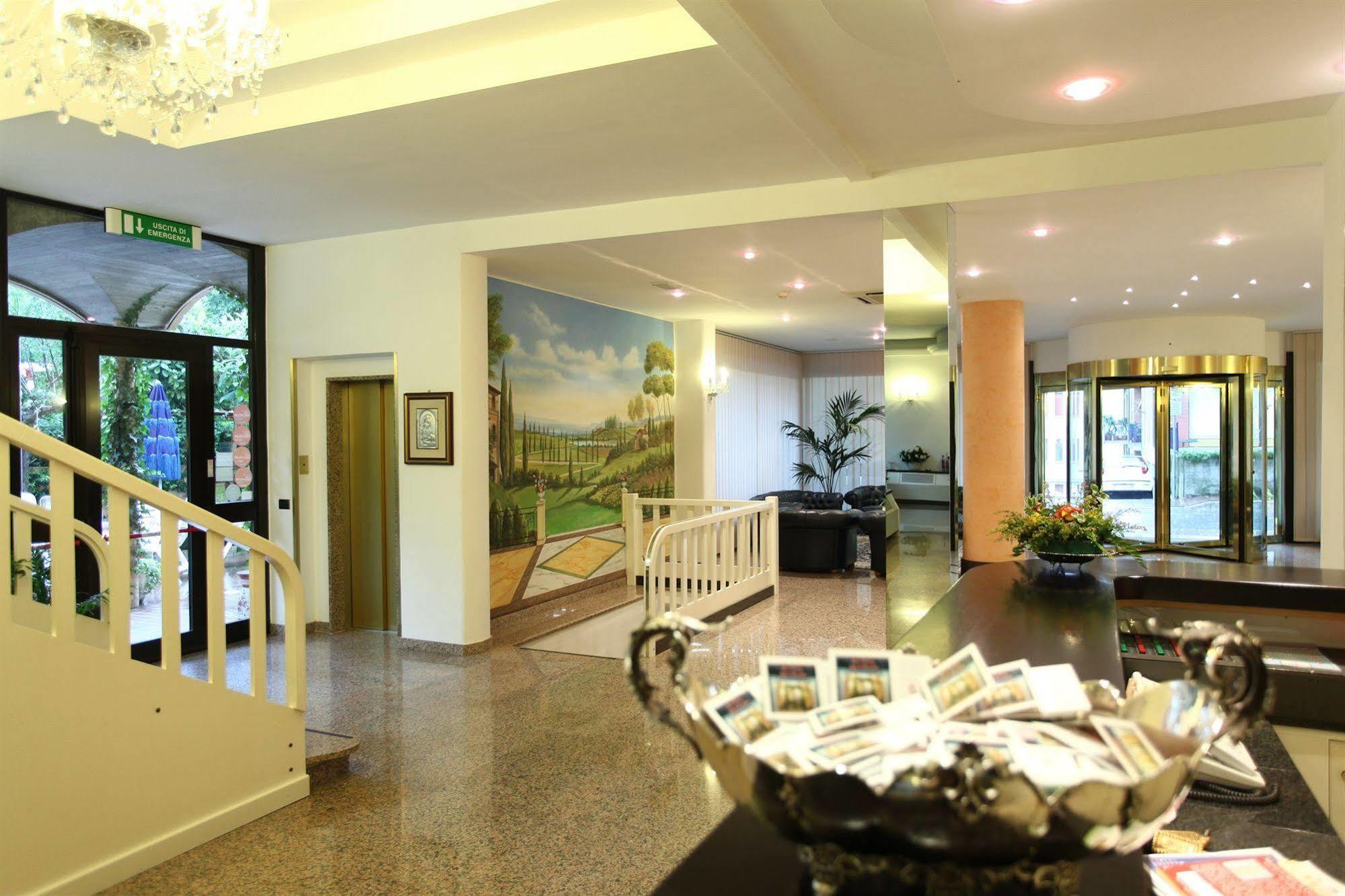 Hotel Aggravi Chianciano Terme Bagian luar foto