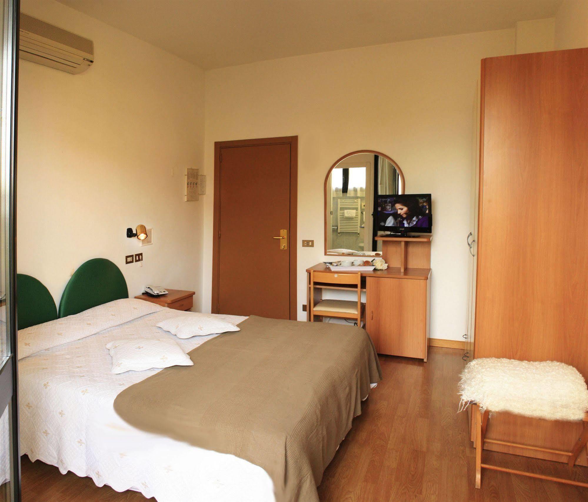 Hotel Aggravi Chianciano Terme Bagian luar foto