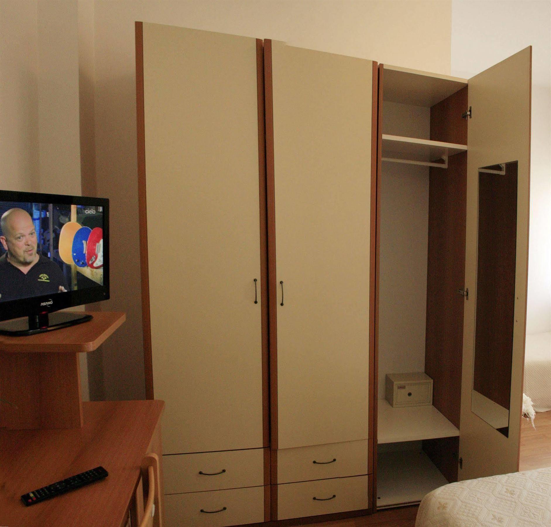 Hotel Aggravi Chianciano Terme Bagian luar foto