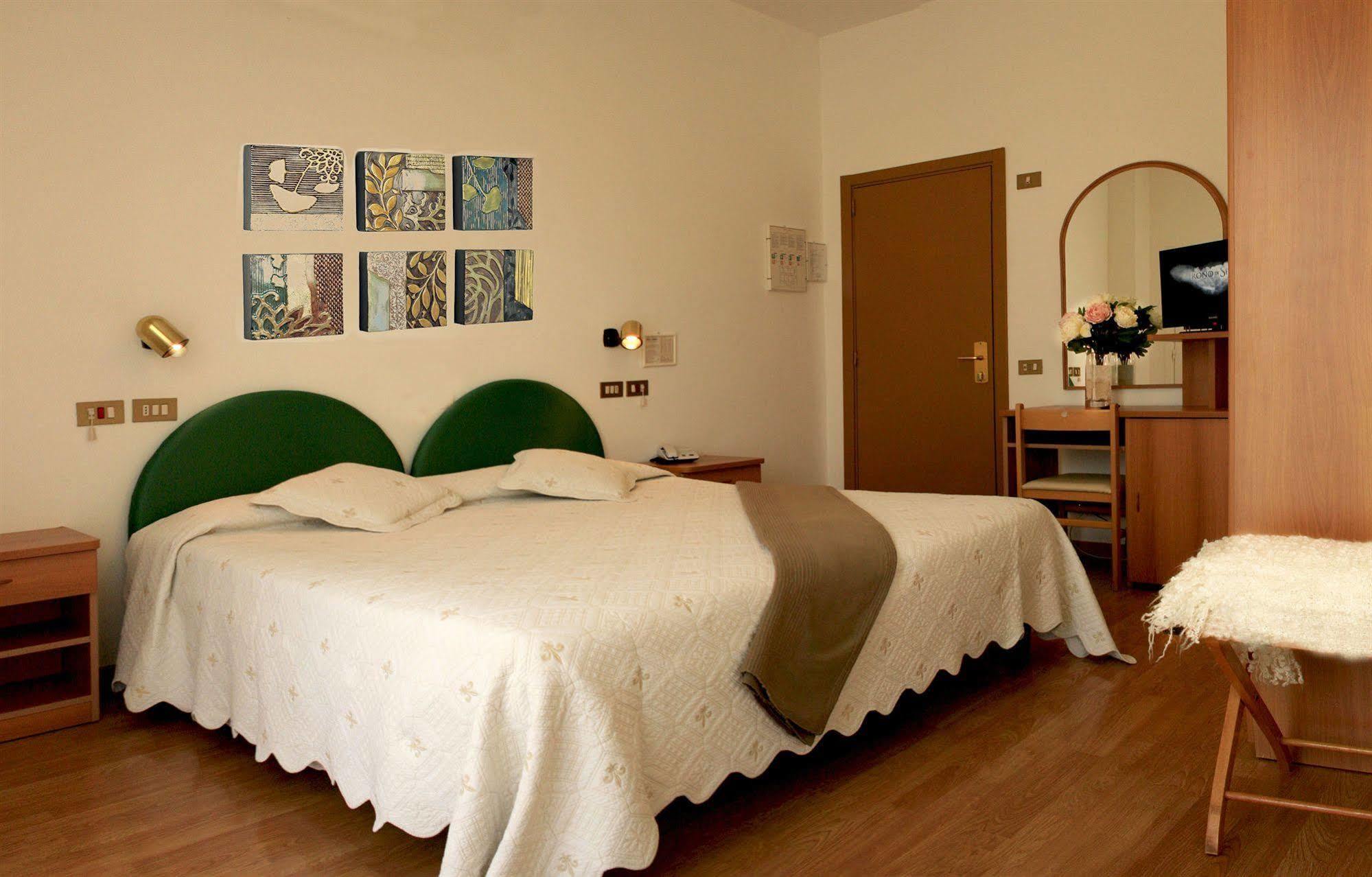 Hotel Aggravi Chianciano Terme Bagian luar foto